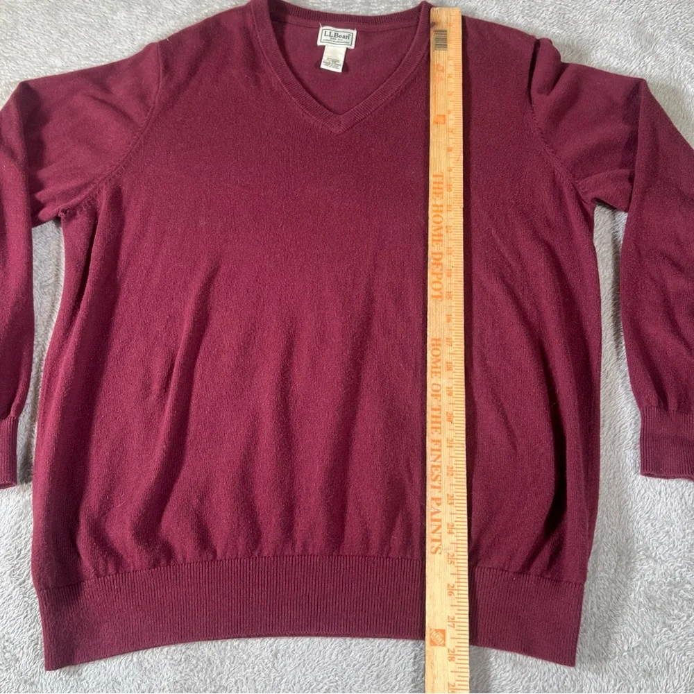 L.L. Bean maroon‎ V-neck men’s sweater  Large